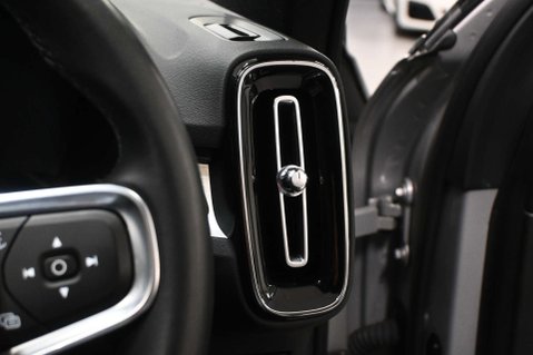 Volvo XC40 2.0 XC40 + B4 MHEV AWD Auto 5dr 29