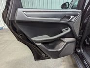 Porsche Macan 2.0 Macan Semi-Auto 4WD 5dr 71