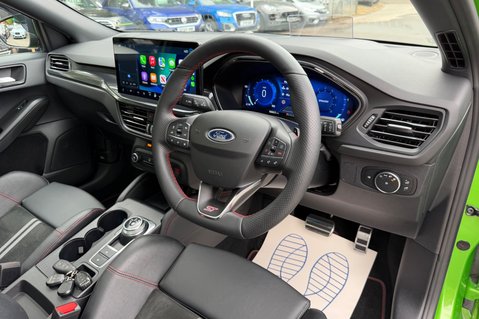 Ford Focus ST -PAN ROOF -PARKING/PERFORMANCE/ASSIST PACKS -HUD -B&O - MEAN GREEN 14