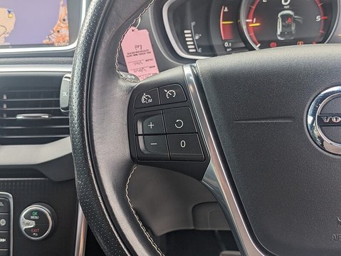 Volvo V40 D2 R-DESIGN PRO 23