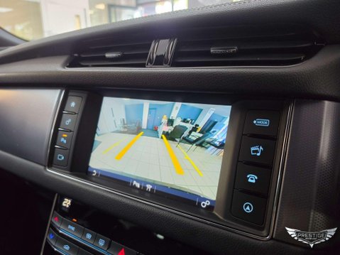Jaguar XF 2.0i R-Sport Sportbrake Auto Euro 6 (s/s) 5dr 33