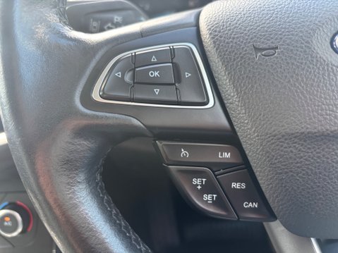 Ford Focus TITANIUM X 27
