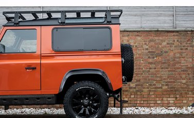 Land Rover Defender 90 Adventure 21