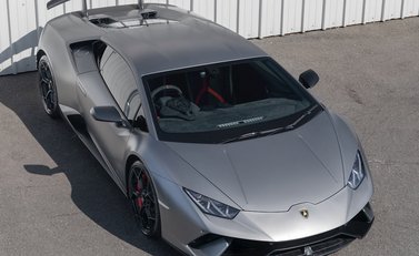 Lamborghini Huracan LP640-4 Performante 8