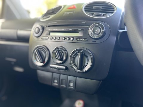 Volkswagen Beetle LUNA 8V 5