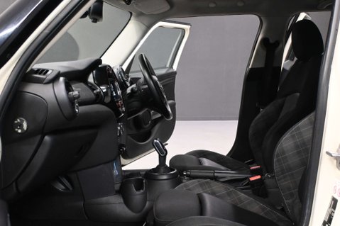 Mini Hatch 1.5 Cooper Auto 5dr 31
