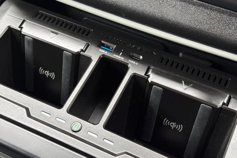 Land Rover Defender 90 D200 Hard Top MHEV 19