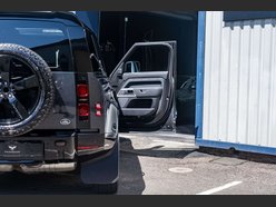 Land Rover Defender 3.0 Defender X-Dynamic HSE D MHEV Auto 4WD 5dr 8