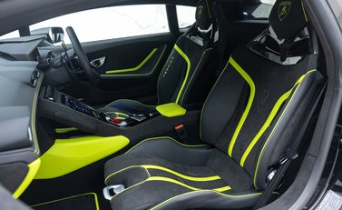 Lamborghini Huracan Tecnica 17