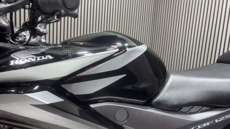 Honda CBF125 CBF125 2012 ONLY 6K MOT SERVICED ICONIC LEARNER BIKE 125CC 30