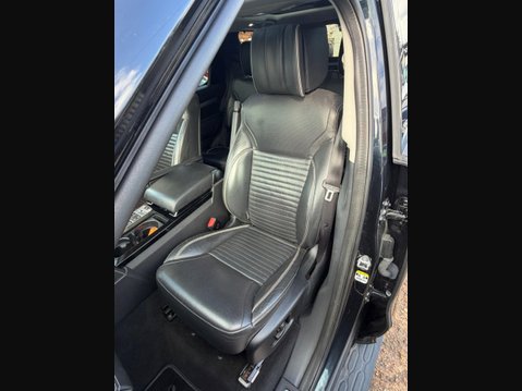 Land Rover Discovery 3.0 TD V6 First Edition SUV 5dr Diesel Auto 4WD Euro 6 (s/s) (258 ps) 42