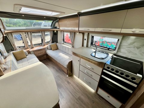 Coachman VIP 460  9