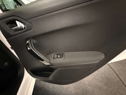 Peugeot 208 1.2 208 Tech Edition S/S 5dr 30