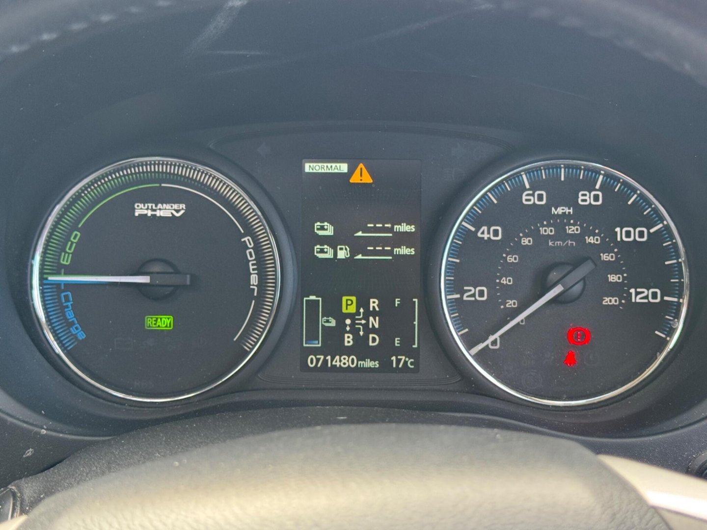 2015 Mitsubishi Outlander — image 22