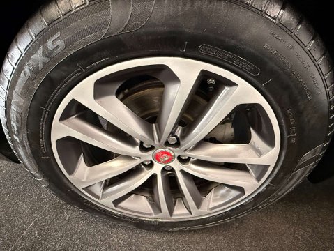 Jaguar F-Pace 2.0 F-Pace R-Sport D Auto 5dr 64