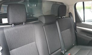 Toyota Hilux INVINCIBLE 4WD D-4D DCB FSH Fresh MOT Recent New Rear Tyres Tow Bar 1 Owner 23