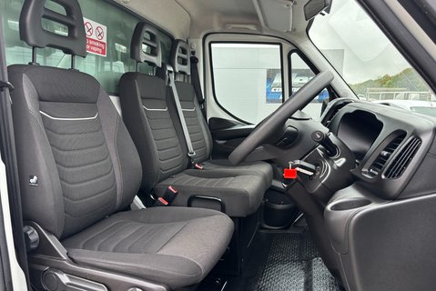 Iveco Daily 35C14HB Hi-Matic Luton with Tail Lift 4