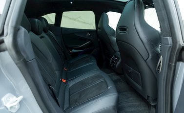 Aston Martin DBX 707 13