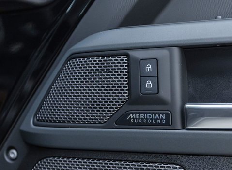 Land Rover Defender 110 D300 X 21