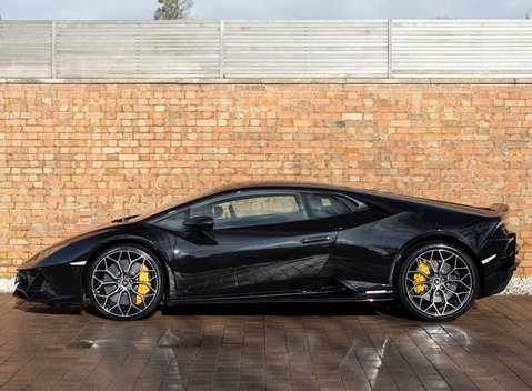 Lamborghini Huracan LP640-4 EVO 2