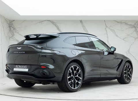 Aston Martin DBX 7