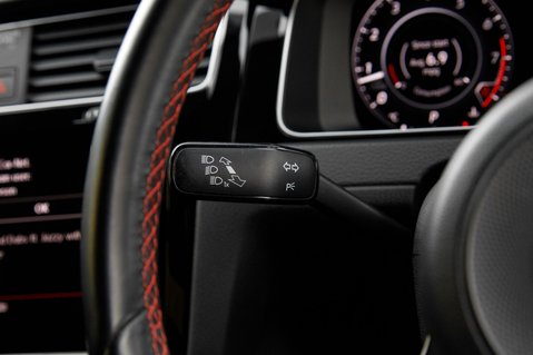 Volkswagen Golf GTI PERFORMANCE TSI DSG 18