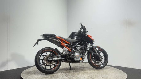 KTM Duke 2017 19K SPARES OR REPAIR PROJECT NAKED SUPERMOTO BIKE 125CC 2