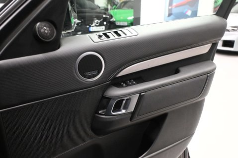 Land Rover Discovery 3.0 Discovery R-Dynamic HSE D MHEV Auto 4WD 5dr 36