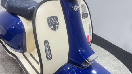 Royal Alloy GP AC 2019 ONLY 168 MILES NEW MOT CUSTOM SCOOTER 125CC LEARNER 35