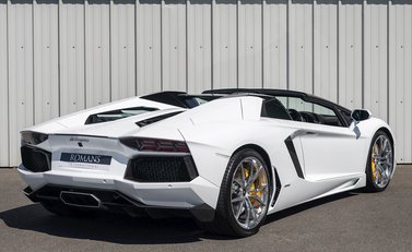 Lamborghini Aventador LP700-4 Roadster 9