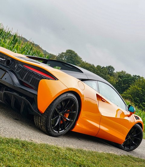 McLaren Artura 1