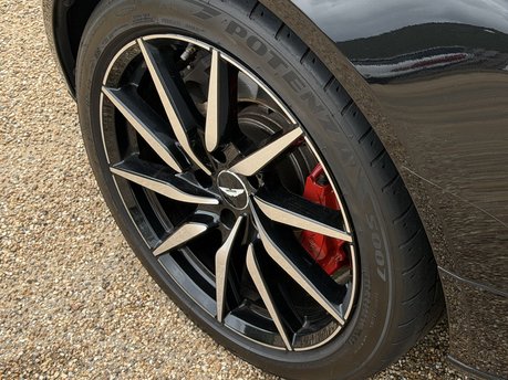Aston Martin DB11 V8 35