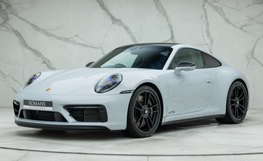 Porsche 911 Carrera GTS (992) 1