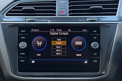 Volkswagen Tiguan R-LINE TDI DSG - RARE LEATHER INTERIOR - APPLE CAR PLAY -CAMERA 58