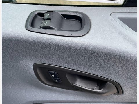 Ford Transit 2.2 TDCi 350 RWD L3 H1 Euro 5 2dr (DRW) 23