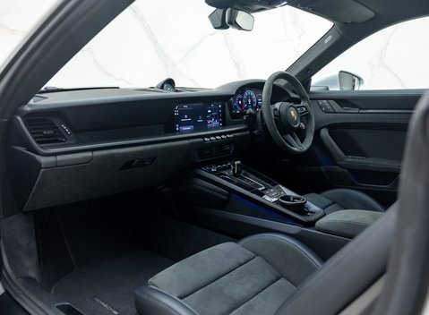Porsche 911 Carrera GTS (992.2) 18