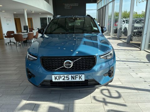 Volvo XC40 2.0 B4 MHEV Plus Dark DCT Auto Euro 6 (s/s) 5dr 2