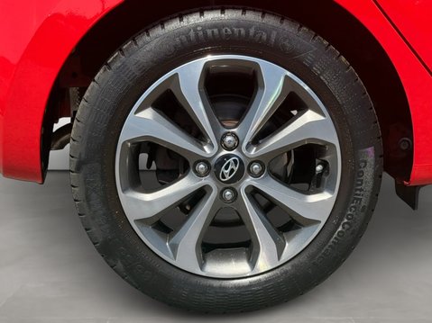 Hyundai i10 1.0 Play 5dr 11