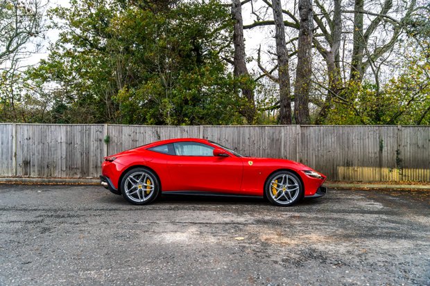 Ferrari Roma WARRANTY. PASSENGER DISPLAY. CARBON STEERING WHEEL. MAGNERIDE SUSPENSION. 1