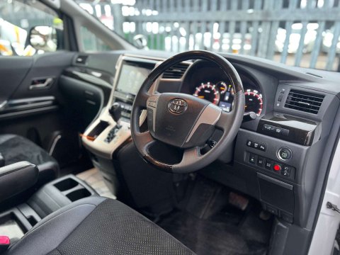 Toyota Vellfire GOLDEN EYES II V6 8