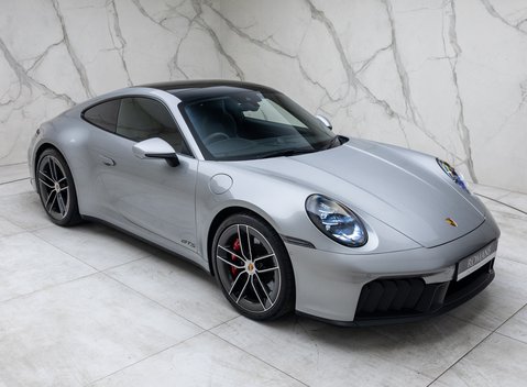 Porsche 911 Carrera GTS (992.2) 11