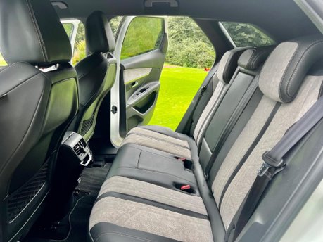 Peugeot 3008 S/S GT PREMIUM 26