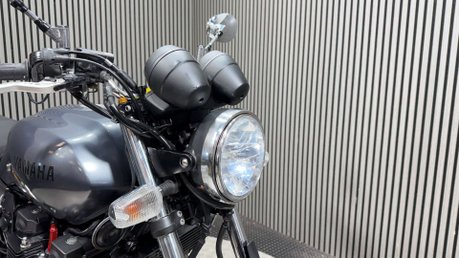 Yamaha XJR1300 RACER 2015 13K MOT MARCH 2027 WARRANTY MUSCLE BIKE 12