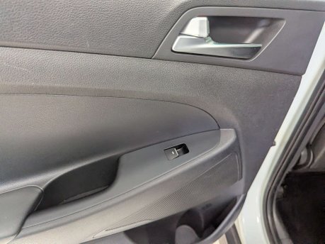 Hyundai TUCSON 1.6 Tucson SE Nav GDi 2WD 5dr 45