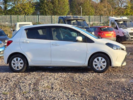 Toyota Yaris 1.33 Dual VVT-i Design Hatchback 5dr Petrol Multidrive S Euro 6 (99 ps) 16