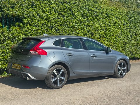 Volvo V40 2.0 T2 R-Design Nav Plus Hatchback 5dr Petrol Manual Euro 6 (s/s) (122 ps) 4