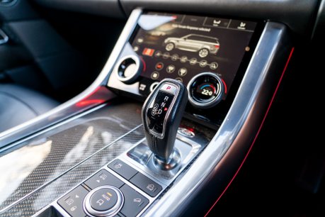 Land Rover Range Rover Sport SVR CARBON EDITION. DEPLOYABLE SIDE STEPS. MATRIX LEDs. CARBON FIBRE ENGINE BAY 9