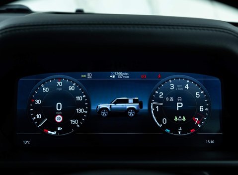 Land Rover Defender 90 V8 Bond Edition 19