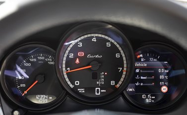 Porsche Macan Turbo 19