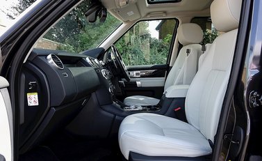 Land Rover Discovery 3.0 SDV6 17